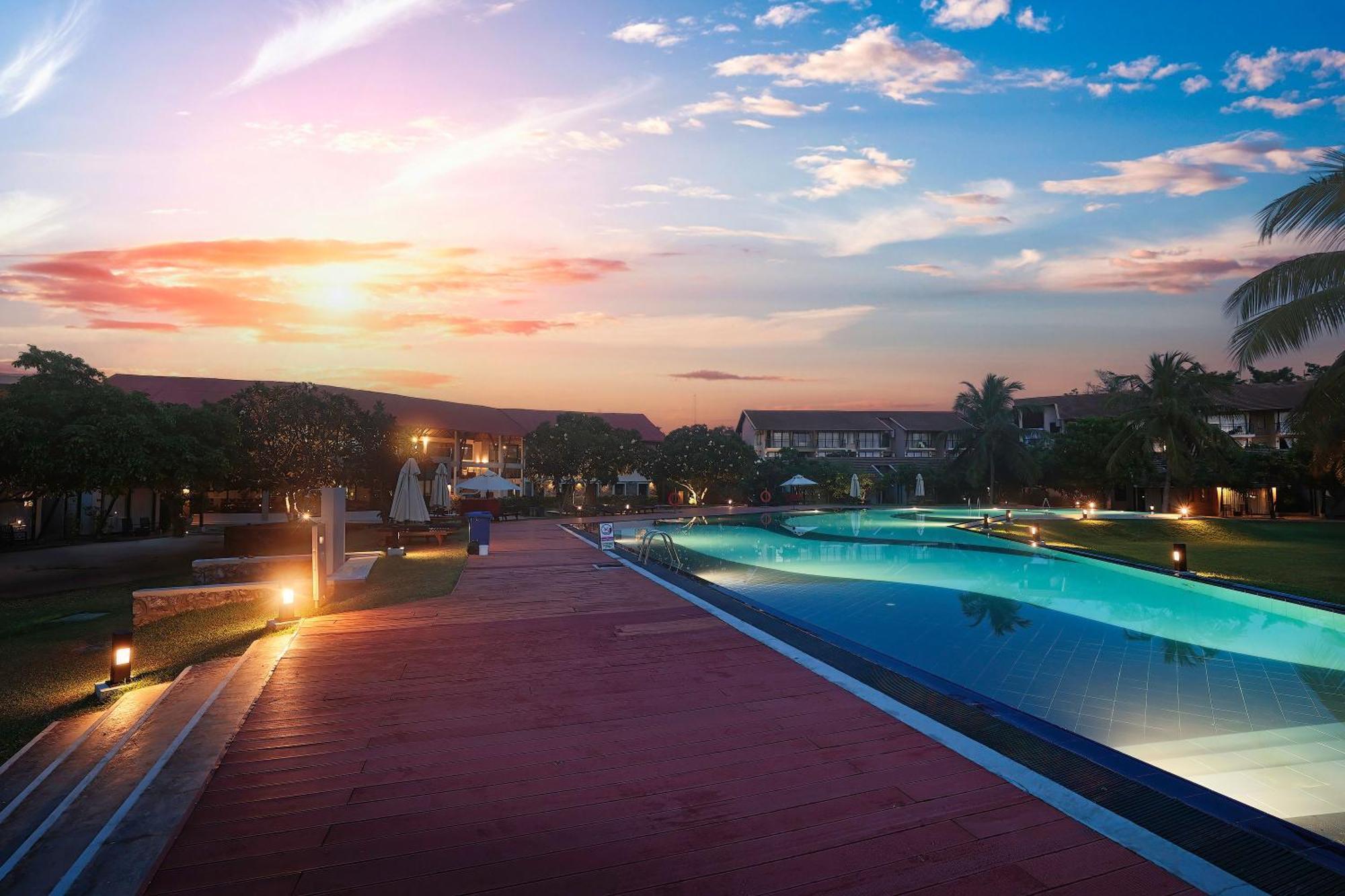 The Calm Resort & Spa Passikudah Exterior foto